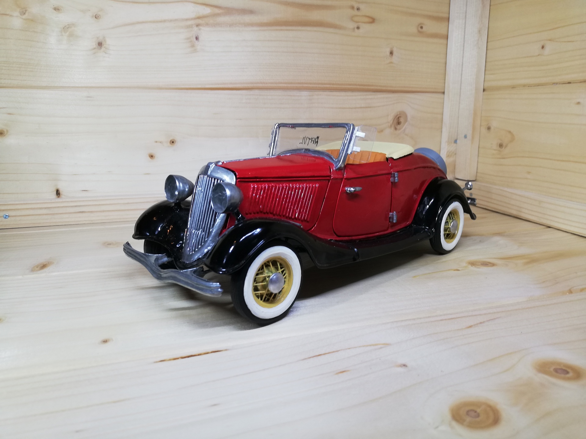 Ford V8 Cabriolet 