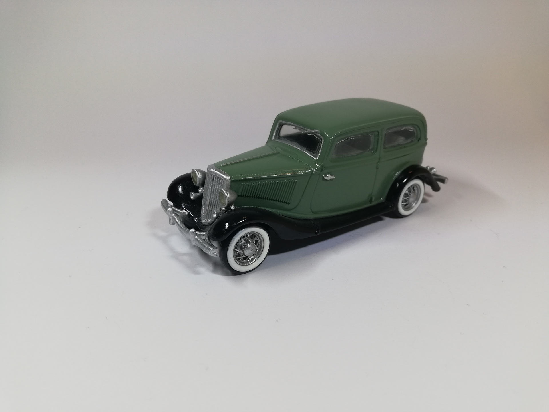 1934 Ford 2-Door Sedan